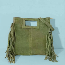 Sac porté main en daim muni d'une bandoulière.