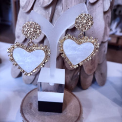 Boucles d'oreilles "Coeur" avec des stras dorés et une finition marbrée