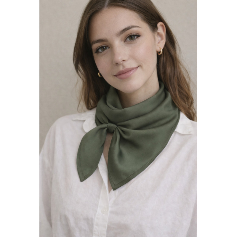 Foulard Carré de Luxe unie couleur kaki