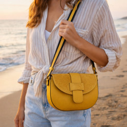 Sac Bandoulière en Cuir Avec Bandoulière Assortie et rabat en Daim