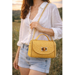 Sac à main au motif  tressé avec chaîne dorée – élégant et chic