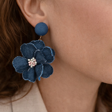 Boucles d’oreilles fleur tissu perlé – Bijou femme tendance et élégant