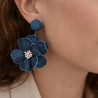 Boucles d’oreilles fleur tissu perlé – Bijou femme tendance et élégant