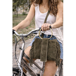 Sac bandoulière femme suédine à franges avec anse anneau doré – Style bohème chic