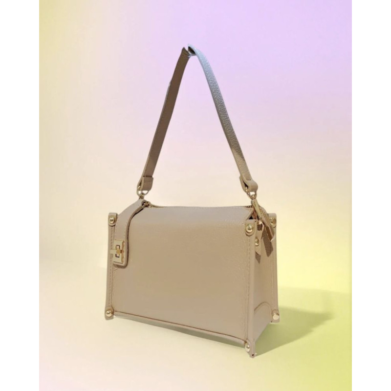 Sac bandoulière femme élégant – Petit sac structuré tendance avec détails métalliques – Format compact chic