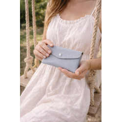 Porte-monnaie femme élégant noir en cuir – format compact chic avec bouton pression