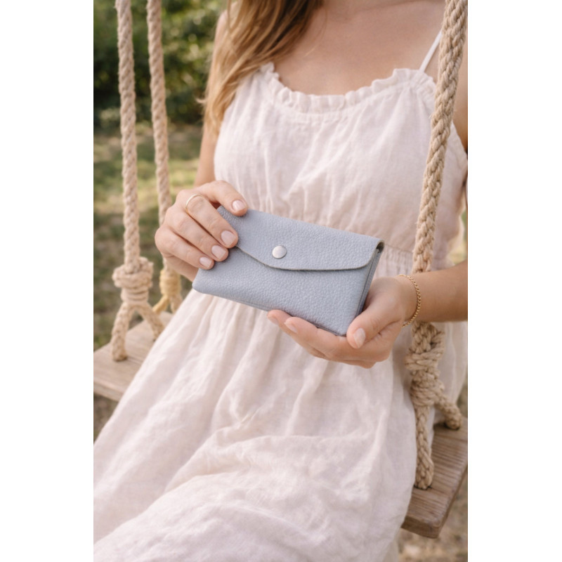 Porte-monnaie femme élégant noir en cuir – format compact chic avec bouton pression