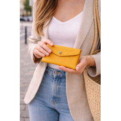 Porte-monnaie femme élégant noir en cuir – format compact chic avec bouton pression