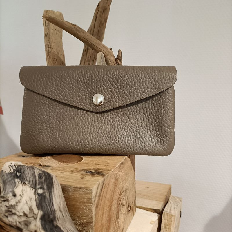 Porte-monnaie femme élégant noir en cuir – format compact chic avec bouton pression